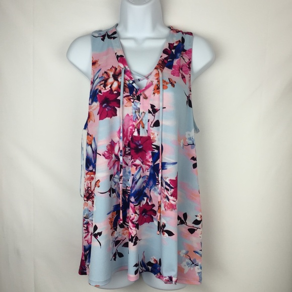 Jennifer Lopez Tops - Jennifer Lopez Hawaiian floral lace-up blouse